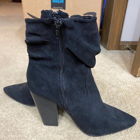 Black heeled boots - Picture 2 of 3